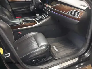 2018 Genesis G90 5.0L Ultimate with VIN KMHG54JH7JU038472, listed as a IAAI auction lot 41300699 with 85,133 mi miles. Bid and sale history available at carsss.com. Image 5.