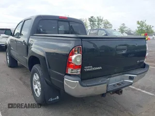 2013 Toyota Tacoma z VIN 3TMLU4EN5DM107819, wystawiony jako IAAI lot #42167593 z przebiegiem 196 714 mil mil oraz . Historia ofert i sprzedaży dostępna na DreamBid. Obrazek 3.