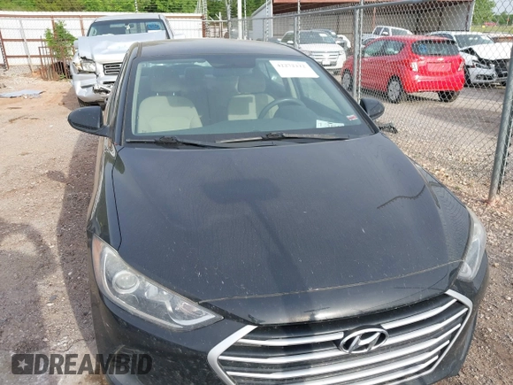 2017 Hyundai Elantra SE z VIN 5NPD84LFXHH191863, wystawiony jako IAAI lot #42272222 z przebiegiem 88 796 mil mil oraz . Historia ofert i sprzedaży dostępna na DreamBid. Obrazek 6.