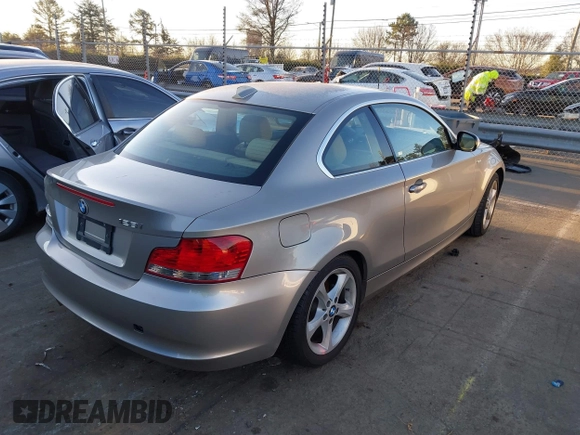 2011 BMW 1 Series 128i с VIN WBAUP7C51BVP21962, выставлен на аукционе IAAI как лот 41517541 с пробегом 222 392 миль миль и . История ставок и продаж доступна на DreamBid. Изображение 4.