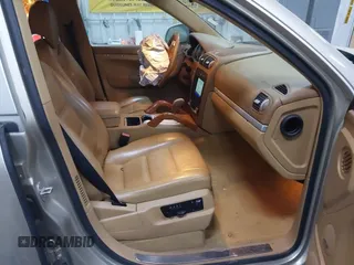 2006 Porsche Cayenne S z VIN WP1AB29P16LA66833, wystawiony jako IAAI lot #41727403 z przebiegiem 149 596 mil mil oraz . Historia ofert i sprzedaży dostępna na DreamBid. Obrazek 5.