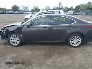 2013 Lexus ES 4dr Sdn with VIN JTHBK1GG9D2029078, listed as a IAAI auction lot 41970085 with 130,898 mi miles. Bid and sale history available at carsss.com. Image 14.
