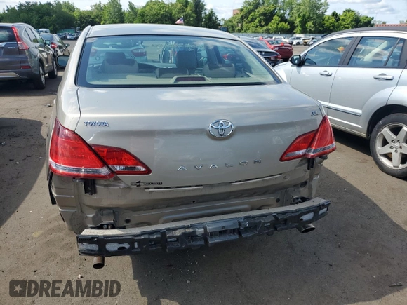 2006 Toyota Avalon XL z VIN 4T1BK36B76U110313, wystawiony jako Copart lot #59025675 z przebiegiem 113 497 mil mil oraz Szkoda całkowita • Salvage title. Historia ofert i sprzedaży dostępna na DreamBid. Obrazek 6.