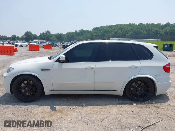 2010 BMW X5 M z VIN 5YMGY0C53ALK26006, wystawiony jako IAAI lot #42329794 z przebiegiem Nie podano mil oraz . Historia ofert i sprzedaży dostępna na DreamBid. Obrazek 14.