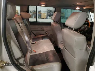 2007 Jeep Commander Overland z VIN 1J8HG68237C610869, wystawiony jako Copart lot #59824675 z przebiegiem 229 092 mil mil oraz Szkoda całkowita • Salvage title. Historia ofert i sprzedaży dostępna na DreamBid. Obrazek 11.