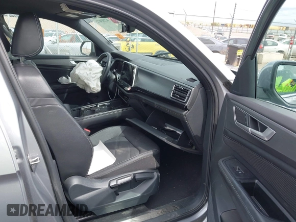 2024 Volkswagen Atlas SE с VIN 1V2HE2CA9RC235656, выставлен на аукционе IAAI как лот 42203072 с пробегом 31 500 миль миль и . История ставок и продаж доступна на DreamBid. Изображение 5.