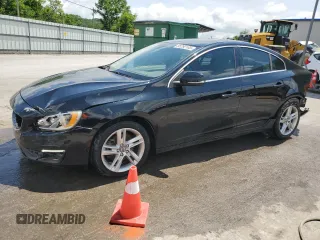 2015 Volvo S60 T5 Drive-E Platinum z VIN YV140MFD4F1314783, wystawiony jako Copart lot #55292105 z przebiegiem 129 818 mil mil oraz Szkoda całkowita • Salvage title. Historia ofert i sprzedaży dostępna na DreamBid. Obrazek 1.