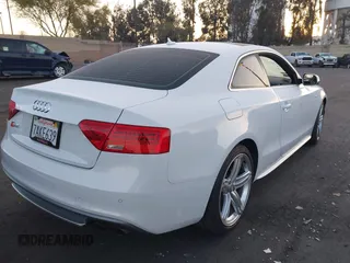 2013 Audi S5 Premium Plus z VIN WAUCGAFR2DA064204, wystawiony jako IAAI lot #42086797 z przebiegiem 113 634 mil mil oraz . Historia ofert i sprzedaży dostępna na DreamBid. Obrazek 4.