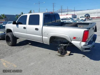 2005 Chevrolet Silverado 1500 LS with VIN 2GCEK13T351136405, listed as a IAAI auction lot 41684903 with 303,874 mi miles. Bid and sale history available at carsss.com. Image 3.