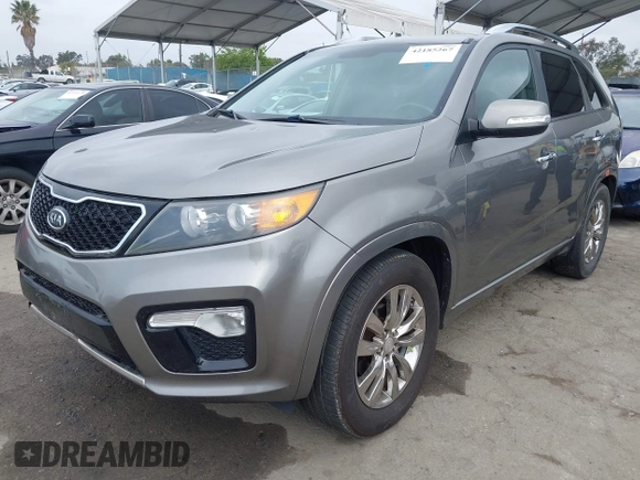 2013 Kia Sorento SX z VIN 5XYKW4A23DG400942, wystawiony jako IAAI lot #42185267 z przebiegiem 162 209 mil mil oraz . Historia ofert i sprzedaży dostępna na DreamBid. Obrazek 21.