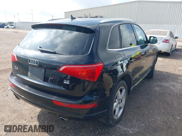 2010 Audi Q5 Premium Plus z VIN WA1LKAFP9AA081331, wystawiony jako IAAI lot #42735716 z przebiegiem 180 311 mil mil oraz . Historia ofert i sprzedaży dostępna na DreamBid. Obrazek 4.