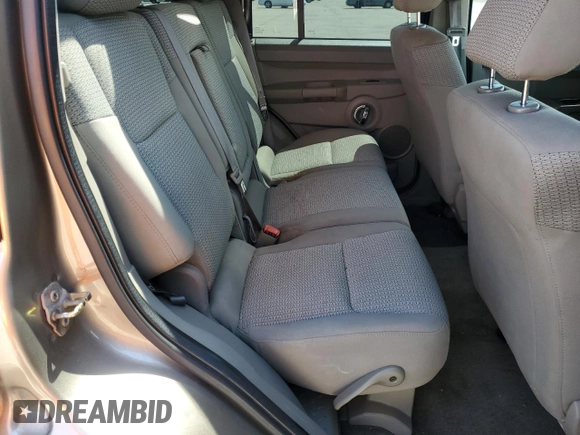 2006 Jeep Commander z VIN 1J8HG48K66C273648, wystawiony jako Copart lot #51920715 z przebiegiem 210 848 mil mil oraz Nie do naprawy • Non repairable. Historia ofert i sprzedaży dostępna na DreamBid. Obrazek 11.