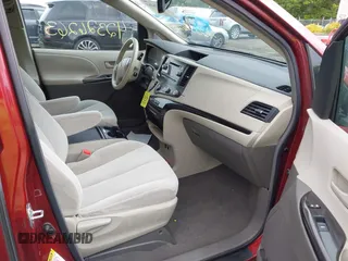 2011 Toyota Sienna LE AAS z VIN 5TDKK3DC1BS023229, wystawiony jako IAAI lot #42326263 z przebiegiem 249 693 mil mil oraz . Historia ofert i sprzedaży dostępna na DreamBid. Obrazek 5.