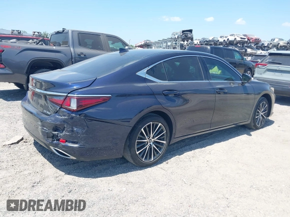 2022 Lexus ES 350 z VIN 58ADZ1B15NU121923, wystawiony jako IAAI lot #42137107 z przebiegiem 44 480 mil mil oraz . Historia ofert i sprzedaży dostępna na DreamBid. Obrazek 4.