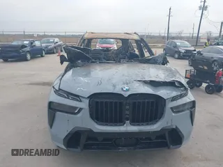 2024 BMW X7 xDrive40i z VIN 5UX23EM08R9W15958, wystawiony jako IAAI lot #41129800 z przebiegiem Nie podano mil oraz . Historia ofert i sprzedaży dostępna na DreamBid. Obrazek 11.