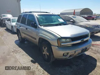 2004 Chevrolet TrailBlazer LS with VIN 1GNDS13S742105358, listed as a IAAI auction lot 41799895 with 243,261 mi miles. Bid and sale history available at carsss.com. Image 1.