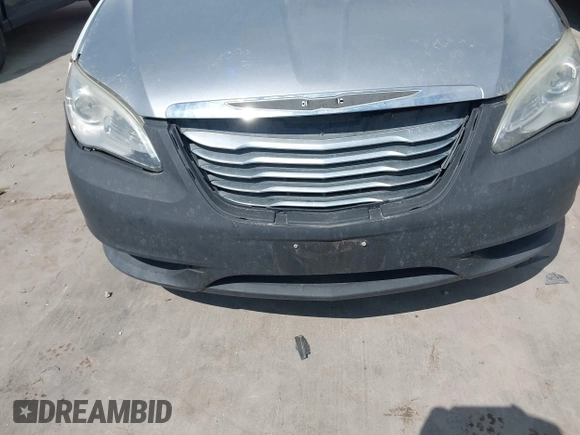 2013 Chrysler 200 LX z VIN 1C3CCBABXDN636194, wystawiony jako IAAI lot #42473918 z przebiegiem 162 609 mil mil oraz . Historia ofert i sprzedaży dostępna na DreamBid. Obrazek 13.