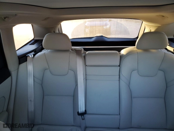 2018 Volvo XC60 Momentum with VIN LYV102RK9JB097420, listed as a Copart auction lot 81681994 with 117,332 mi miles and Clean Title. Bid and sale history available at carsss.com. Image 10.