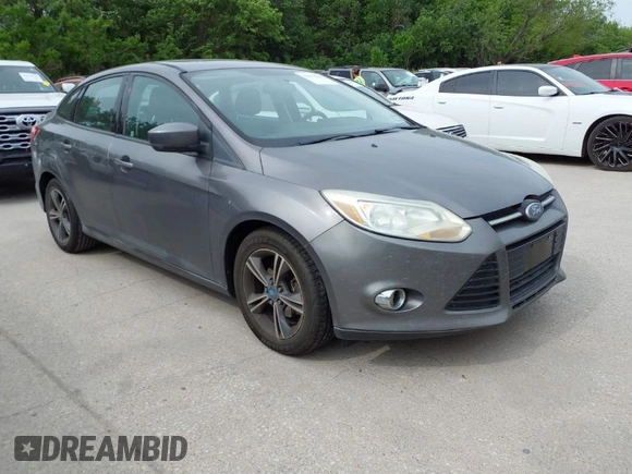 2012 Ford Focus SE with VIN 1FAHP3F25CL122340, listed as a IAAI auction lot 42070565 with 186,662 mi miles. Bid and sale history available at carsss.com. Image 1.