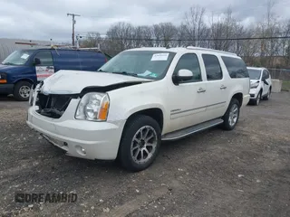2011 GMC Yukon XL Denali z VIN 1GKS2MEF7BR271728, wystawiony jako IAAI lot #42050555 z przebiegiem 251 752 mil mil oraz . Historia ofert i sprzedaży dostępna na DreamBid. Obrazek 2.