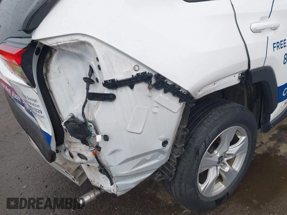 2021 Toyota RAV4 Hybrid LE z VIN 2T3MWRFV6MW118143, wystawiony jako IAAI lot #41863177 z przebiegiem 43 527 mil mil oraz . Historia ofert i sprzedaży dostępna na DreamBid. Obrazek 20.