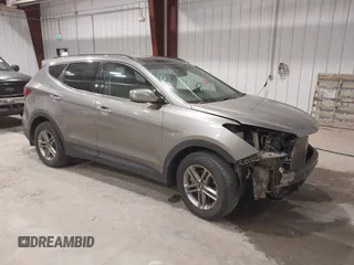 2017 Hyundai Santa Fe 2.4L z VIN 5XYZUDLBXHG447389, wystawiony jako IAAI lot #42249551 z przebiegiem 178 084 mil mil oraz . Historia ofert i sprzedaży dostępna na DreamBid. Obrazek 1.