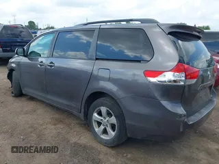 2011 Toyota Sienna LE AAS z VIN 5TDKK3DC3BS166098, wystawiony jako IAAI lot #42594337 z przebiegiem 197 963 mil mil oraz . Historia ofert i sprzedaży dostępna na DreamBid. Obrazek 3.