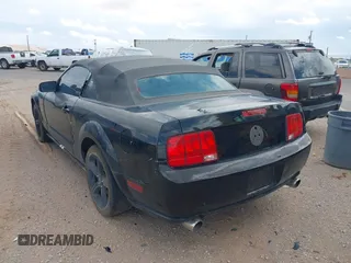 2007 Ford Mustang GT Deluxe z VIN 1ZVHT85H575287613, wystawiony jako IAAI lot #42543302 z przebiegiem Nie podano mil oraz . Historia ofert i sprzedaży dostępna na DreamBid. Obrazek 14.