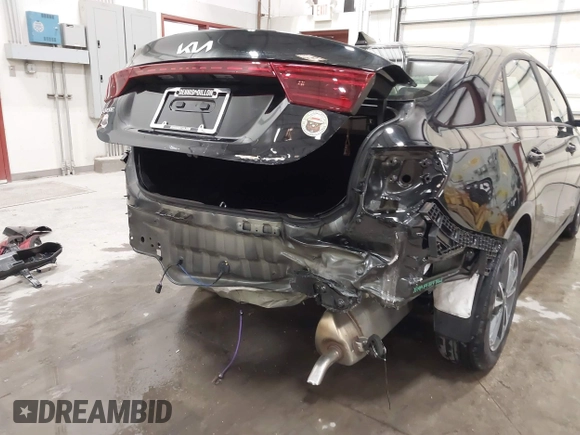 2024 Kia Forte LXS z VIN 3KPF24ADXRE831698, wystawiony jako IAAI lot #41337698 z przebiegiem 1 843 mil mil oraz . Historia ofert i sprzedaży dostępna na DreamBid. Obrazek 6.
