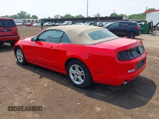 2014 Ford Mustang V6 z VIN 1ZVBP8EM4E5201342, wystawiony jako IAAI lot #42377801 z przebiegiem 99 600 mil mil oraz . Historia ofert i sprzedaży dostępna na DreamBid. Obrazek 3.