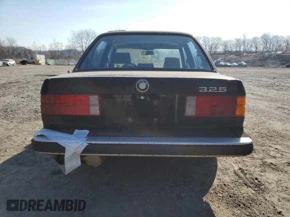 1985 BMW 3 Series 325e z VIN WBAAE6405F0704199, wystawiony jako Copart lot #47845925 z przebiegiem 179 139 mil mil oraz Nie do naprawy • Non repairable. Historia ofert i sprzedaży dostępna na DreamBid. Obrazek 6.