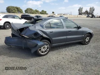 2004 Volvo S60 with VIN YV1RS59V042403509, listed as a Copart auction lot 72057704 with 162,994 mi miles and Salvage Title. Bid and sale history available at carsss.com. Image 3.