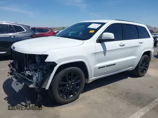 2018 Jeep Grand Cherokee Altitude z VIN 1C4RJEAG8JC380640, wystawiony jako IAAI lot #42336318 z przebiegiem 109 675 mil mil oraz . Historia ofert i sprzedaży dostępna na DreamBid. Obrazek 2.
