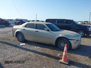 2010 Chrysler 300 Touring with VIN 2C3CA5CV0AH167992, listed as a IAAI auction lot 41985352 with 235,816 mi miles. Bid and sale history available at carsss.com. Image 1.