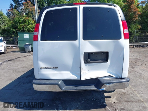 2018 Chevrolet Express Passenger LT z VIN 1GAZGPFG2J1332171, wystawiony jako IAAI lot #39459519 z przebiegiem 71 541 mil mil oraz . Historia ofert i sprzedaży dostępna na DreamBid. Obrazek 16.