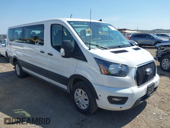 2024 Ford Transit Passenger XL z VIN 1FBAX2Y86RKA08969, wystawiony jako IAAI lot #42265593 z przebiegiem 27 690 mil mil oraz . Historia ofert i sprzedaży dostępna na DreamBid. Obrazek 1.