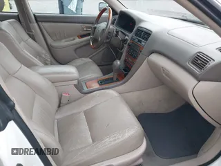 2001 Lexus ES with VIN JT8BF28G210313622, listed as a IAAI auction lot 42068414 with 197,090 mi miles. Bid and sale history available at carsss.com. Image 5.