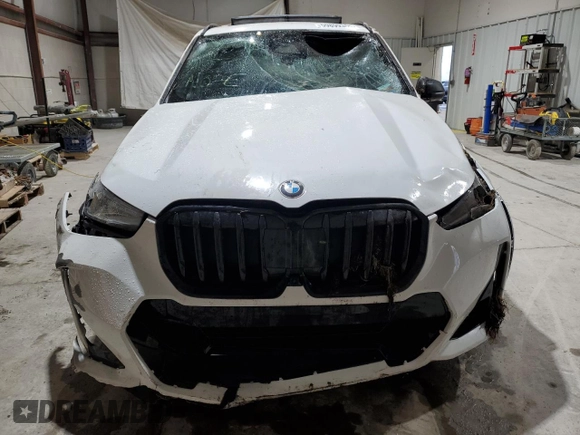 2023 BMW X1 xDrive28i with VIN WBX73EF08P5X60980, listed as a Copart auction lot 59899385 with 21,975 mi miles and Salvage title. Bid and sale history available at DreamBid. Image 5.