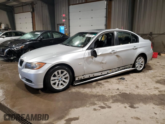 2006 BMW 3 Series 325xi with VIN WBAVD13596KV09912, listed as a Copart auction lot 43560195 with 146,895 mi miles and Salvage Title. Bid and sale history available at carsss.com. Image 1.