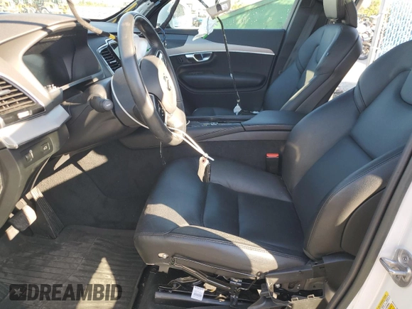 2022 Volvo XC90 Momentum with VIN YV4102CK3N1871325, listed as a Copart auction lot 46592915 with 21,147 mi miles and Salvage Title. Bid and sale history available at DreamBid. Image 7.