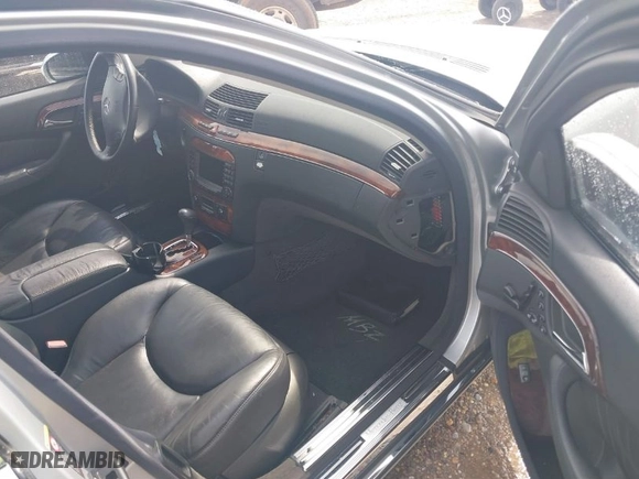 2005 Mercedes-Benz S-Class 5.0L with VIN WDBNG84J55A458443, listed as a IAAI auction lot 41804975 with 180,101 mi miles. Bid and sale history available at carsss.com. Image 5.