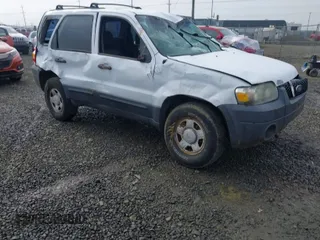 2007 Ford Escape XLS with VIN 1FMYU02Z17KB52415, listed as a IAAI auction lot 40797438 with 231,595 mi miles. Bid and sale history available at carsss.com. Image 1.