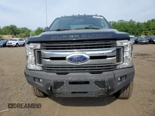 2019 Ford F-350 XL with VIN 1FT8W3BT6KEG62648, listed as a Copart auction lot 60870445 with 68,063 mi miles and Salvage title. Bid and sale history available at DreamBid. Image 5.