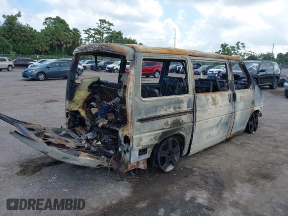 2002 Volkswagen EuroVan MV с VIN WV2MB470X2H088179, выставлен на аукционе IAAI как лот 42309620 с пробегом Не указан миль и . История ставок и продаж доступна на DreamBid. Изображение 4.