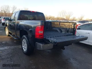 2011 Chevrolet Silverado 1500 LT with VIN 1GCRCSE06BZ300806, listed as a IAAI auction lot 41717597 with 153,697 mi miles. Bid and sale history available at carsss.com. Image 3.