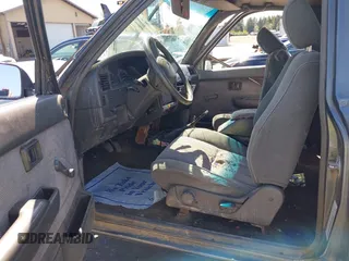 1990 Toyota Pickup SR5 z VIN JT4VN13G7L5019822, wystawiony jako IAAI lot #42194555 z przebiegiem 255 628 mil mil oraz . Historia ofert i sprzedaży dostępna na DreamBid. Obrazek 5.