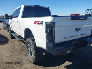 2017 Ford F-250 Lariat z VIN 1FT7W2BT4HED25460, wystawiony jako IAAI lot #41639705 z przebiegiem 178 349 mil mil oraz . Historia ofert i sprzedaży dostępna na DreamBid. Obrazek 3.
