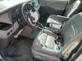 2017 Toyota Sienna XLE Auto Access Seat с VIN 5TDYZ3DC2HS832821, выставлен на аукционе Copart как лот 77212974 с пробегом 128 407 миль миль и Списание • Salvage title. История ставок и продаж доступна на DreamBid. Изображение 7.