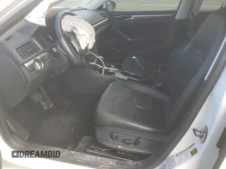2017 Volkswagen Passat SE z VIN 1VWBT7A31HC022453, wystawiony jako Copart lot #88777855 z przebiegiem Nie podano mil oraz Szkoda całkowita • Salvage title. Historia ofert i sprzedaży dostępna na DreamBid. Obrazek 7.