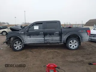 2018 Ford F-150 XL z VIN 1FTEW1EG3JFA69988, wystawiony jako IAAI lot #41429502 z przebiegiem Nie podano mil oraz . Historia ofert i sprzedaży dostępna na DreamBid. Obrazek 15.